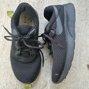 Nike Tanjun Running Shoe, Black men’s size 8
